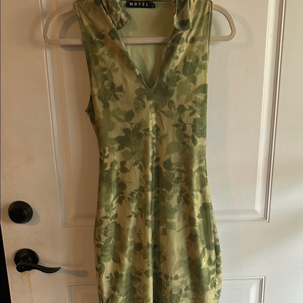 Motel Rocks Green Sheath Midi Dress Sleeveless V-Neck